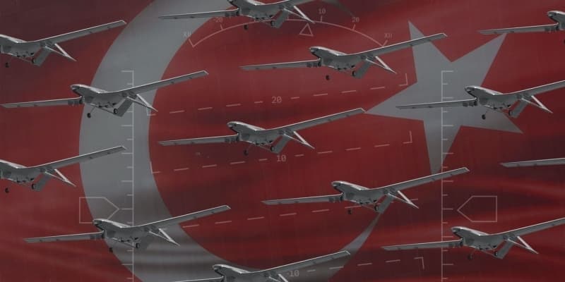 <p>Bütün bu tecrübeler, Ar-Ge faaliyetlerimiz için çok önemli. Belki de bundan birkaç yıl sonra; düşman hava savunma sistemlerinin bastırılması (SEAD) görevini, karadaki bir elektronik harp sistemi değil de bir İHA yapar. Yani, elektronik harp faydalı yükü ile donatılan bir İHA önleme işlevini yerine getirirken, mühimmat ile donatılan bir SİHA da imha etme görevini yerine getirir. Bunlar, mevcut imkan ve kabiliyetlerimiz düşünüldüğünde, kesinlikle imkansız değil hatta oldukça olası.”</p>