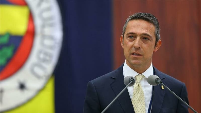 <p><b>'BU ARA FENERBAHÇE İÇİN BÜYÜK ŞANS'</b></p><p>Bu aranın Fenerbahçe açısından büyük şans olduğunu düşünüyorum. İçine girilen krizden psikolojik açıdan çıkma açısından. Bir başka, psikolojik açıdan avantaj sağlayacak ekip de, hakemler ve Merkez Hakem Kurulu. MHK, önümüzdeki 8 haftada umut vadeden, genç hakemlere şans verme imkanı bulabilir.</p>