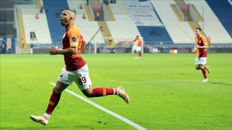 <p>Sar-Krmzl takm her iki oyuncuyla yollar ayrarak maa btesinde 10 milyon EURO'ya yakn bin maliyetten kurtulmak ve bu iki oyuncudan bonservis geliri elde etmek istiyor.</p>