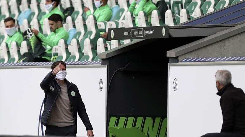 <p>Malarn yeniden balad Bundesliga'da yedek kulbesindeki oyuncular maske takmak zorunda.</p>