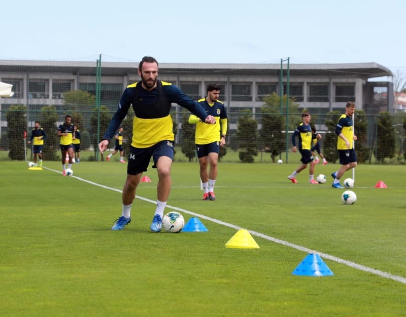 <p>Sarı-lacivertliler, son yapılan koronavirüs testlerinin negatif çıkmasının ardından Riva'da bulunan Türkiye Futbol Federasyonu (TFF) Hasan Doğan Milli Takımlar Kamp ve Eğitim Tesisleri'nde toplandı.</p>