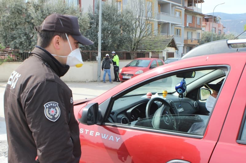 <p>Bunun salanmad takdirde virsn yaylm hzlanaca, buna bal olarak tedavi gereksinimi duyacak kii saysnn artaca, bu durumun da toplum sal ve kamu dzeninin ciddi ekilde bozulmasna sebep olaca belirtildi.</p>