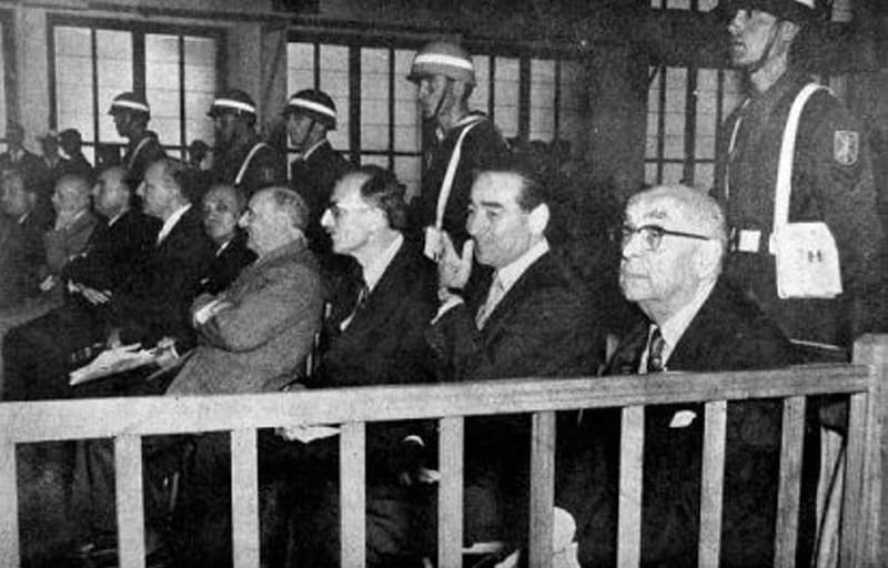 <p><b>6-7 Eylül olayları</b></p><p>Selanik'te Gazi Mustafa Kemal Atatürk'ün doğduğu evin yanındaki Türk Konsolosluğunun bahçesine atılan iki bombadan birinin patladığı, evin ve konsolosluk binasının camlarının kırıldığı dedikodusunun yayılmasıyla Ankara, İstanbul ve İzmir'de halk sokağa döküldü.</p>