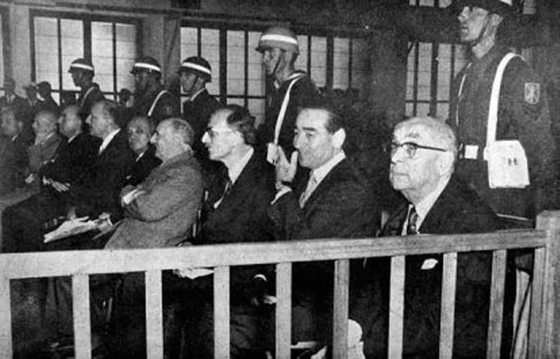 <p>TBMM'nin 22 Mayıs 1950'de açılmasının ardından Refik Koraltan, Meclis Başkanlığına seçildi. Ardından yapılan Cumhurbaşkanlığı oylamasında DP Genel Başkanı ve İzmir Milletvekili Celal Bayar, Türkiye Cumhuriyeti'nin 3. Cumhurbaşkanı oldu.</p>