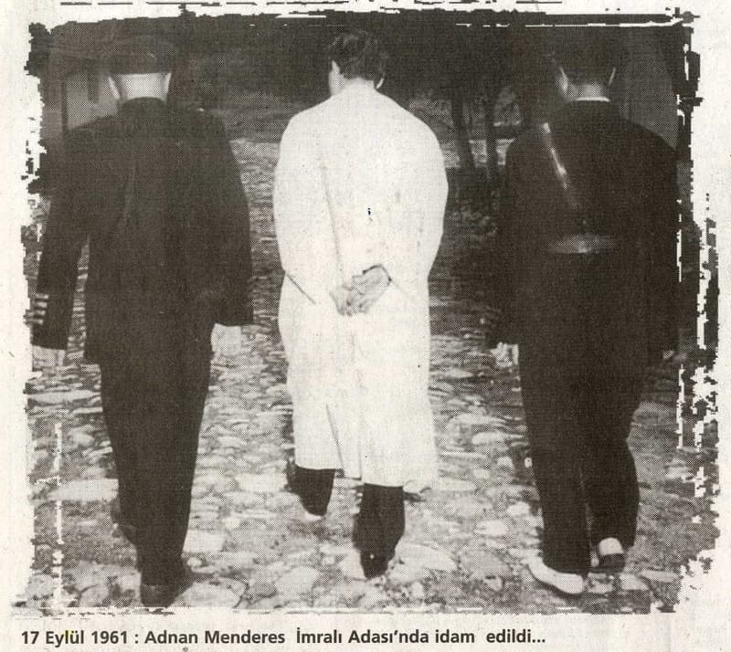 <p>Ordunun darbe hazırlığı içinde olduğu bilgisi Menderes'e de ulaştı.</p><p><br></p>