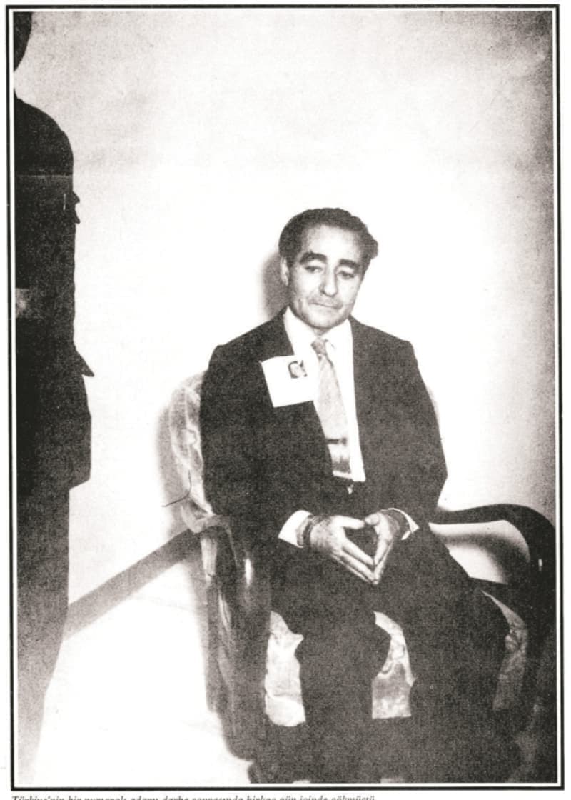 <p>Bu süreçte üniversite öğrencilerinin hükümet aleyhine gösterileri başladı</p>