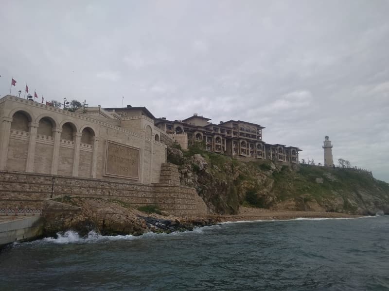 <p>Demokrasi ve Özgürlükler Adası</p>