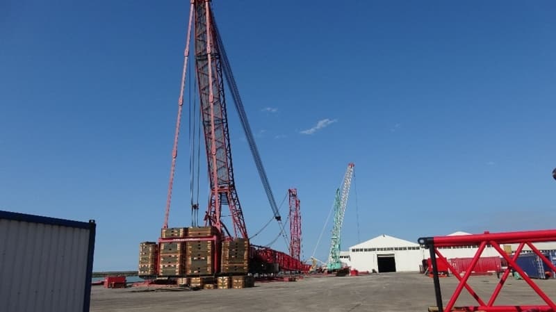 <p>Geminin Trabzon Limanı’nda ne kadar kalacağı konusuyla ilgili kesin bir bilgiye sahip olmadıklarını ancak 2-3 yıl gibi tahmin ettiklerini belirten Ermiş, “Lojistik merkezle ilgili henüz resmi bir görüşmemiz olmadı. Trabzon Limanı borsaya açık bir liman olduğu için bu tür görüşmeler başladığında KAP’a bildirimde bulunmuş olacağız. Yaklaşık, tamamen tahmin olarak ifade ediyorum 2-3 yıl gibi bir süre olabilir. Ya da Karadeniz’deki petrolün bulunmasına bağlı olarak bu süre de uzayabilir. </p>