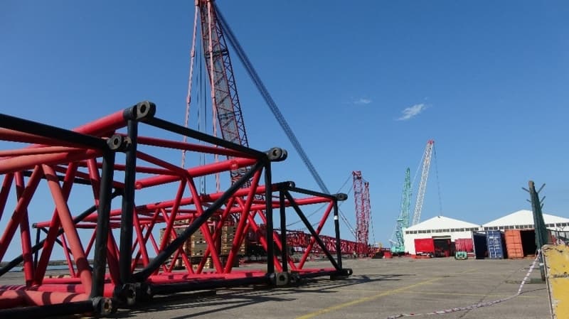 <p>'Bu tamamen kişisel öngörümüzden kaynaklanan bir durum. Uçakların piste yaklaşımını da etkileyecek bir durumdan dolayı Sivil Havacılık Genel Müdürlüğüne bu konuya aktaracağız. Dolayısıyla geçici bir süre olarak da uçakların havaalanına inişi, kalkışı şeklinde ufak bir değişiklik olacak gibi görünüyor. Böyle bir etkisi de olacak” diye konuştu.</p>