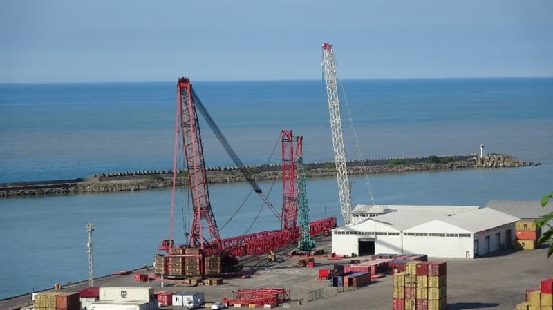 <p>'Kule yüksekliği 100 metre. Dolayısıyla onu da dikleyebilecek bir vincin oradan daha yüksekte olması gerekir 165 metre. Bu konuda Devlet Hava Meydanları Başmüdürlüğüne yazı yazdık. </p>