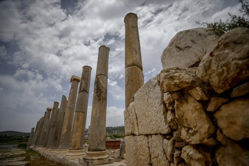<p>İlk telsiz telgraf istasyonunun da Patara'da bulunduğunu anımsatan Işık, şöyle devam etti:</p>