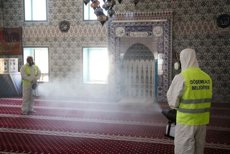 <p><b>BEŞİKTAŞ CUMA NAMAZI KILINACAK CAMİLER</b></p><p><b><br></b></p><p>AFET YOLAL CAMİİ</p><p>AKATLAR CAMİİ</p><p>AHMET AKYILDIZ CAMİİ</p><p>BARBAROS CAMİİ</p><p>BELEDİYE SİTESİ CAMİİ</p><p>BÜYÜKMECİDİYE CAMİİ</p><p>DEFTERDAR İBRAHİM CAMİİ</p><p>DİKİLİTAŞ CAMİİ</p><p>ETİLER CAMİİ</p><p>HESNA GÜNDEŞ CAMİİ</p><p>KÜÇÜK MECİDİYE CAMİİ</p><p>SİNANPAŞA CAMİİ</p><p>TEŞRİFATÇI HACIMAHMUT CAMİİ</p><p>YILDIZ HAMİDİYE CAMİİ</p>