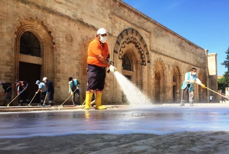 <p><b>KÜÇÜKÇEKMECE CUMA NAMAZI KILINACAK CAMİLER</b></p><p><b><br></b></p><p>Abdüsselam C.</p><p>Altınşehir Orta Mh.Yeni C.</p><p>Atakent Hz.Hamza C.</p><p>Bağlar Beyazıt C.</p><p>Bezirganbahçe Medine C.</p><p>Cennet Mh.C.</p><p>Cennet Mh.Yavuzselim C.</p><p>Çamlıkaltı Mehmet Akif C.</p><p>Darüsselam C.</p><p>Dr.Hasan Yörük C.</p><p>Fatih C.</p><p>Fethiye Hasan Gümüşdağ C.</p><p>Fevzi Çakmak Merkez Camii</p><p>Hacı Fatma Hanım C.</p><p>Hacı Mustafa Güllü C.</p><p>Hafız İhsan Ve Hacı Şükran Ozokur C.</p><p>Halkalı Gültepe C.</p><p>Halkalı İbadullah C.</p><p>Halkalı Kavaklı Mescidi</p><p>Halkalı Merkez C.</p><p>Halkalı Taştepe C.</p><p>Halkalı Yenidoğan C.</p><p>Hayati Üstün C.</p>