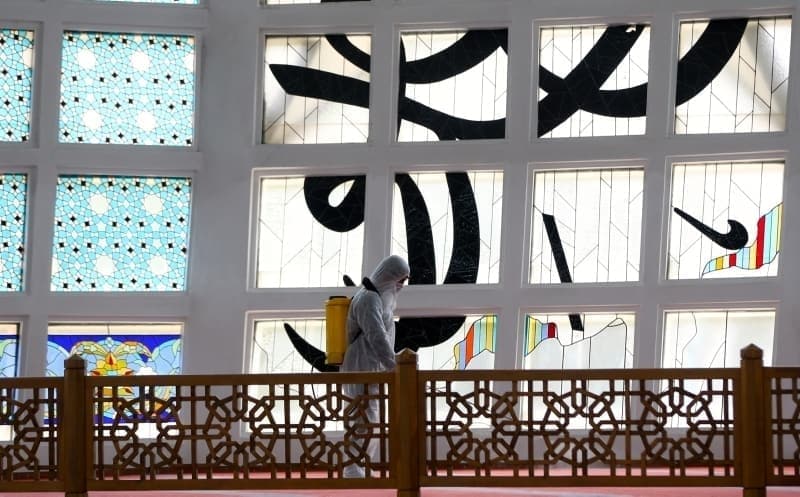 <p><b>ÜMRANİYE CUMA NAMAZI KILINACAK CAMİLER</b></p><p><b><br></b></p><p>'TEVHİD CAMİİ</p><p>'DOĞANEVLER CAMİİ</p><p>'YUŞA CAMİİ</p><p>'HZ. ALİ CAMİİ</p><p>'HİDAYET CAMİİ</p><p>'BEDİR CAMİİ</p><p>'EMİNALİ PAŞA CAMİİ</p><p>'ATAKENT ALPARSLAN CAMİİ</p><p>'HALİLÜRRAHMAN CAMİİ</p><p>'CEVHERAĞA CAMİİ</p><p>'MEDİNE CAMİİ</p><p>'MUSTAFA AĞA CAMİİ</p><p>'CEMİL MERİÇ MERKEZ CAMİİ</p><p>'İMAM-I ŞAFİİ CAMİİ</p><p>'YEŞİLDERE BAYRAKTAR CAMİİ</p><p>'ÇAKMAK SPOR TESİSLERİ</p><p>'ŞEHİT YURDANUR CAMİİ</p><p>'ÇAMLIK MERKEZ CAMİİ</p><p>'K. KARABEKİR SABIR CAMİİ</p><p>'MERKEZ EFENDİ CAMİİ</p><p>'K. KARABEKİR PAŞA CAMİİ</p><p>'ERDEN CAMİİ</p><p>'ASİL SPOR TESİSLERİ</p>