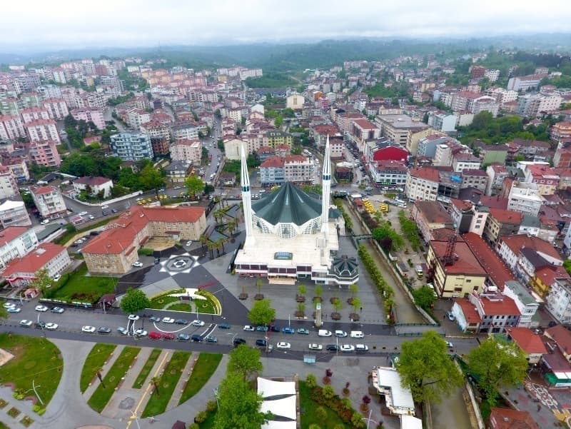 <p><b>SULTANGAZİ CUMA NAMAZI KILINACAK CAMİLER</b></p><p><br></p><p>Sultançiftliği Merkez Camii</p><p>Cebeci Camii</p><p>Cebeci Birlik Camii</p><p>Çimen Camii</p><p>Gazi Mahallesi Mevlana C</p><p>Göztepe Yeni Camii</p><p>Habipler Mahallesi Camii</p><p>Hz. Ali Camii</p><p>Kanuni Sultan Süleyman C</p><p>Marangozlar Sitesi Camii</p><p>Mehmet Akif Ersoy C</p><p>Mescidi Selam Camii</p><p>Siteler Camii</p><p>Sultan Camii</p><p>Sultançiftliği Hayırlıoğlu C</p><p>S.Çiftliği Veysel Karani C.</p><p>Ulu Camii</p><p>Yavuz Sultan Selim Camii</p><p>Halife Hz.Ebu Bekir CamiiYayla Mahallesi Camii</p><p>Yeşiltepe Camii</p>