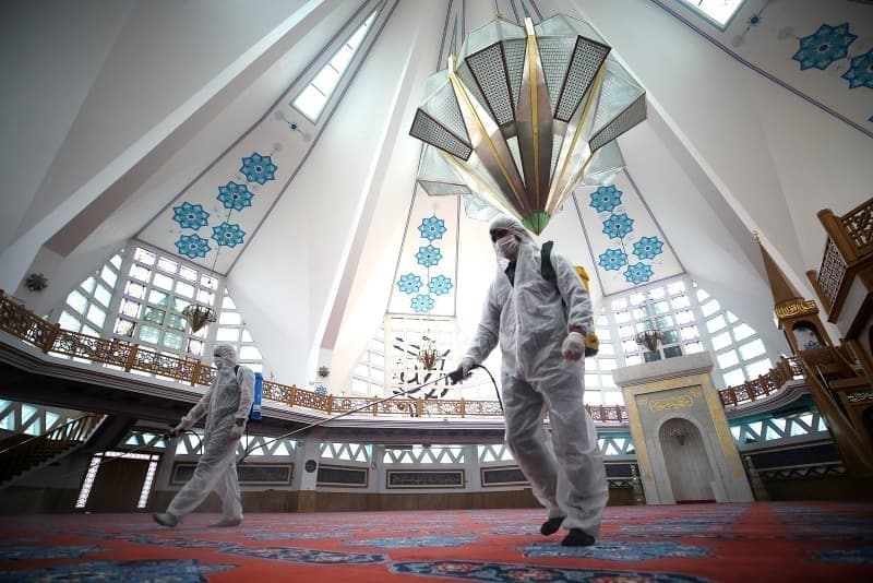 <p>Mirzazade Camii</p><p>Muhammet Camii</p><p>Murat Reis Camii</p><p>Nalçacı Halil Camii</p><p>Namazgah Camii</p><p>Nevnihal Hatun Camii</p><p>Nuri Cıngıllıoğlu Camii</p><p>Ömer Öztürk Camii</p><p>Ömer Sever Camii</p><p>Rasathane Camii</p><p>Ravza Camii</p><p>Sefatepesi Camii</p><p>Selami Ali Efendi Camii</p><p>Selami Ali Fahreddin Tivnikli Camii</p><p>Solaksinan Camii</p><p>Söğütlüçayır Molla Camii</p><p>Şakirin Camii</p><p>Şehit Osman Yılmaz Camii</p><p>Şemsi Sivasi Camii</p><p>Şemsipaşa Camii</p><p>Şeyh Devati Camii</p><p>Şeyh Nevruz Camii</p><p>Şuça Ahmet Paşa Camii</p>