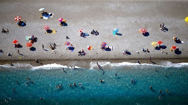 <p><b>PLAJLAR VE M�LL� PARKLAR DA FAAL�YETE GE�ECEK<br></b><p><b><br></b></p></p><p>Plajlar, milli parklar ve bah�eler, m�zeler belirlenen kurallar dahilinde 1 Haziran'dan itibaren faaliyete ge�ebilecek.</p>