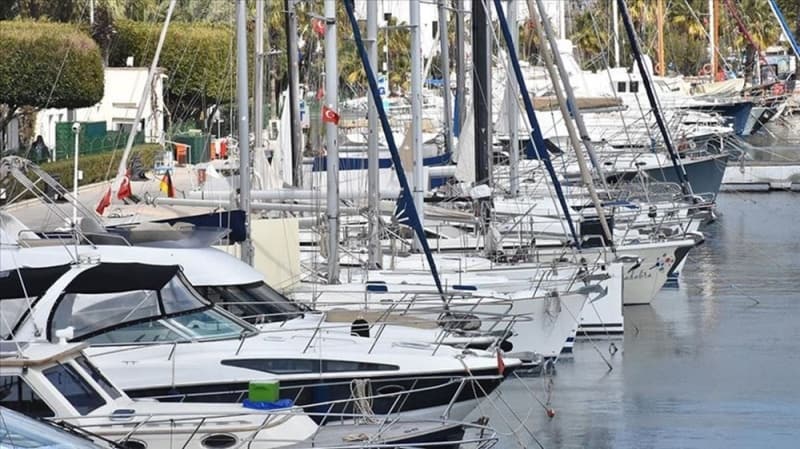 <p><b>DEN�Z TUR�ZM� KISITLAMASI KALKIYOR<br></b><p><b><br></b></p></p><p>Deniz turizmi, bal�k��l��� ve ta��mac�l���yla ilgili s�n�rlamalar da belirlenen kurallar dahilinde kald�r�ld�.</p>