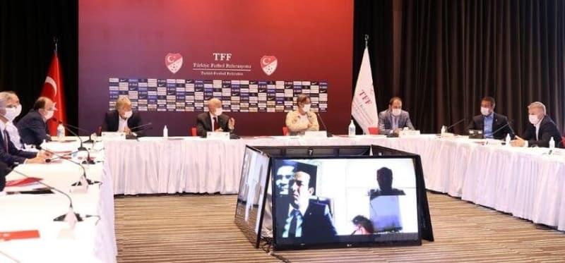 <p>Ve yava yava da olsa normale dnmeye baladk. Bunun sinyalini dn leden sonra konutuum bir kulp yneticisinden aldm...</p>