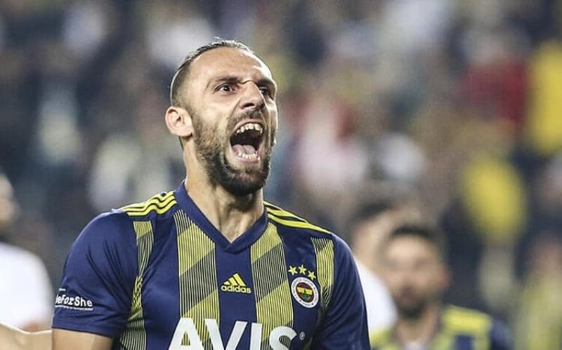 <p>Trkiye bu anlamda Katar'dan sonra oyuncularn kariyerlerinde sondan ikinci durak oluyor ve adeta bir emekli futbolcu cennetine dnyordu. Ve kulplerin paralar da ounlukla boa harcanm oluyordu.</p>