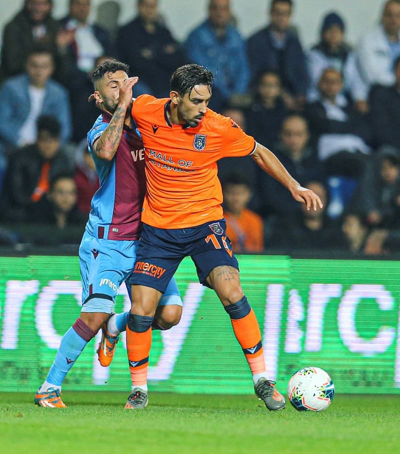 <p><b>BA�AK�EH�R SATI�INI ONAYLARSA �NCEL�K AVRUPA MI FENERBAH�E M� ?</b><br></p><p>Avrupa'dan bir ekip 6 milyon euro verir Fenerbah�e 8 milyon euro teklif eder ve Ba�ak�ehir de konuyla ilgili bize dan���rsa fikrimizi s�yleriz ama bizim �rfan Can i�in d���ncemiz her zaman iyi bir tak�msa ve imkanlar� varsa Avrupa'da oynamas�.</p>