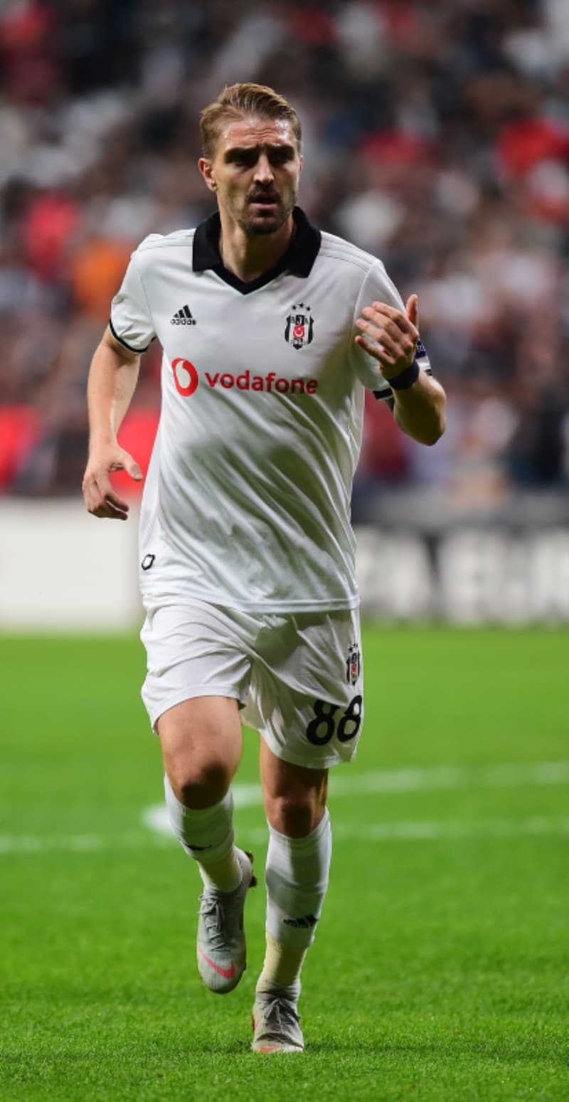 <p>Bu haberler nereden nas�l ��k�yor bilmiyorum, 250 bin euroluk teklif tamamen asparagas oldu�u i�in yorum yapmaya bile gerek duymuyorum.</p>