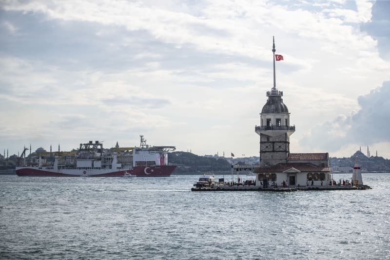 <p>Gün gelecek Akdeniz'de, gün gelecek Karadeniz'de' demiştik. Hamd olsun milletimize vermiş olduğumuz sözü tutmanın gururunu yaşıyoruz bugün.</p>