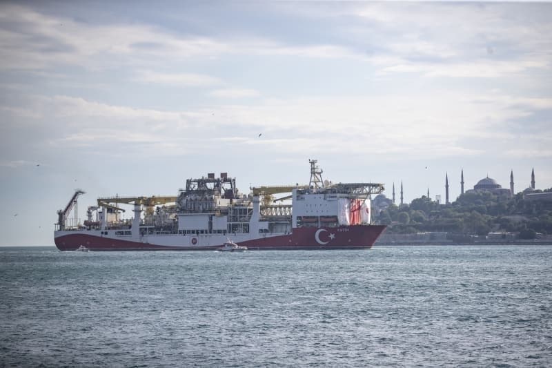 <p>Yavuz'u Doğu Akdeniz'e uğurlarken 'Denizlerimizde petrol ve doğal gaz neredeyse Fatih ve Yavuz orada olacak. </p>