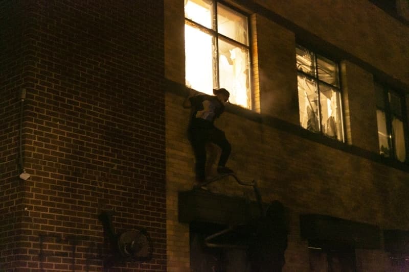 <p>te yandan Apple’n Oregon eyaletinde bulunan maazasnn nnde pheli siyah bir anta bulundu.</p>