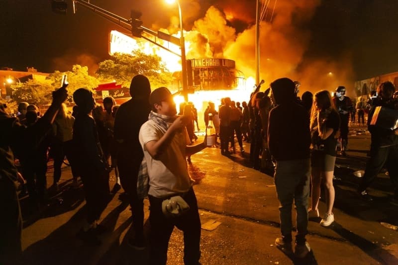 <p>Vali Walz, 'Ekipmanlar tedarik etmek ve mevcut durumu iyiletirmek iin bu karar aldk' diye konutu.</p>