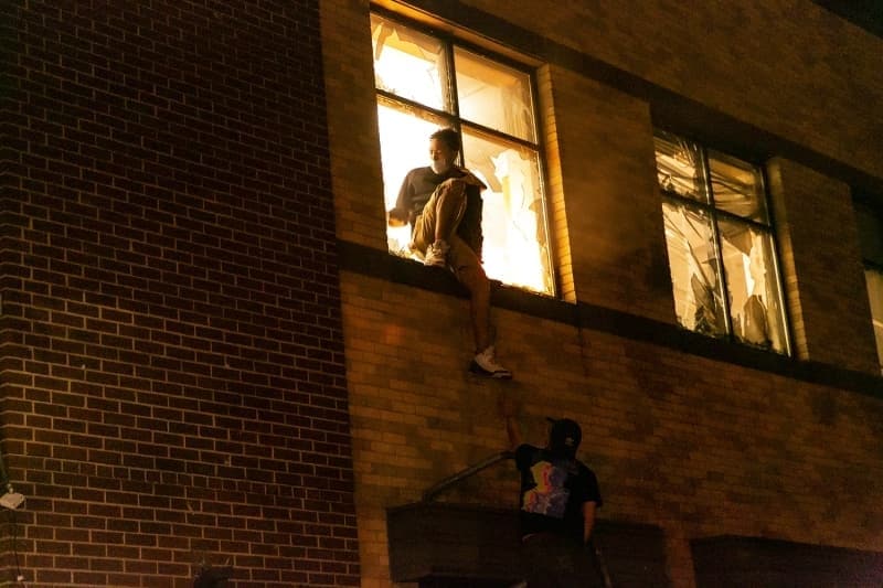 <p>lke genelinde son 3 ylda polis tarafndan ldrlen siyahi Amerikal say 690 olarak raporlara yansd.</p>