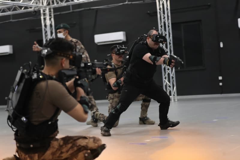 <p>Merkezdeki çalışmalar hakkında bilgi alan Varank, senaryo gereği teröristlerce kullanılan bir hücre evine operasyon düzenledi. </p>