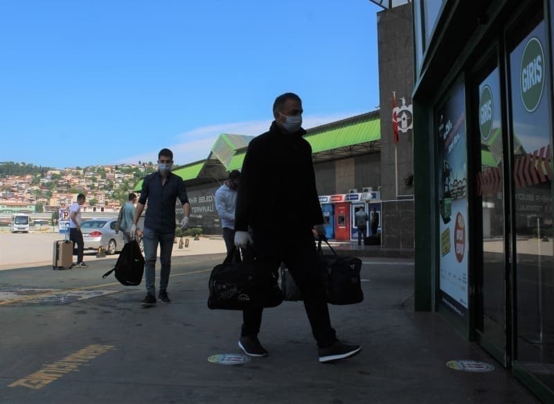 <p>SON DAKİKA! Ne zaman terhis olacaklarını bekliyorlardı... MSB onay verdi eve dönüşler başladı</p>