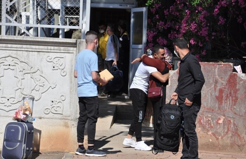 <p>SON DAKİKA! Ne zaman terhis olacaklarını bekliyorlardı... MSB onay verdi eve dönüşler başladı</p>