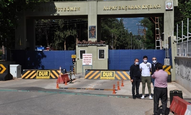 <p>SON DAKİKA! Ne zaman terhis olacaklarını bekliyorlardı... MSB onay verdi eve dönüşler başladı</p>