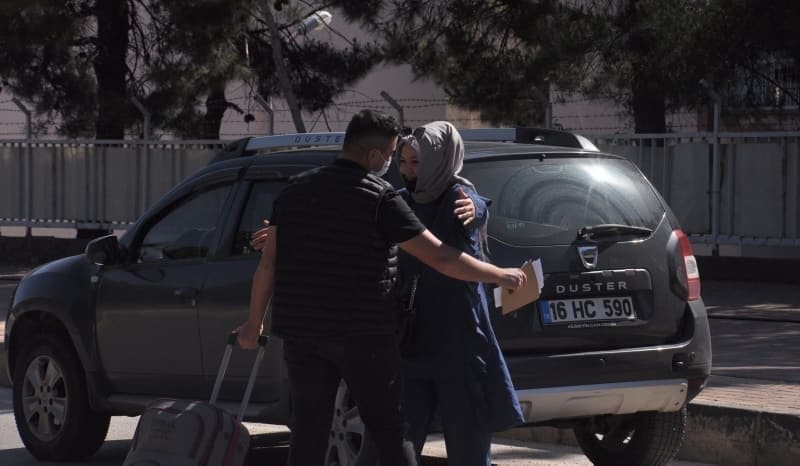 <p>SON DAKİKA! Ne zaman terhis olacaklarını bekliyorlardı... MSB onay verdi eve dönüşler başladı</p>