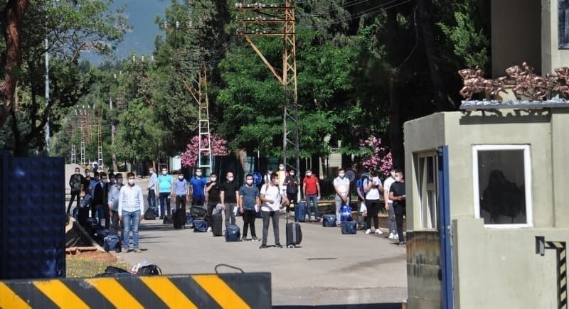 <p>SON DAKİKA! Ne zaman terhis olacaklarını bekliyorlardı... MSB onay verdi eve dönüşler başladı</p>