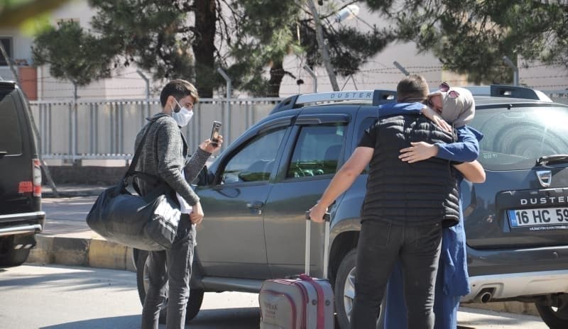 <p>SON DAKİKA! Ne zaman terhis olacaklarını bekliyorlardı... MSB onay verdi eve dönüşler başladı</p>