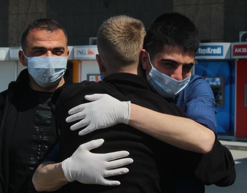 <p>SON DAKİKA! Ne zaman terhis olacaklarını bekliyorlardı... MSB onay verdi eve dönüşler başladı</p>