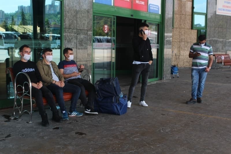 <p>SON DAKİKA! Ne zaman terhis olacaklarını bekliyorlardı... MSB onay verdi eve dönüşler başladı</p>