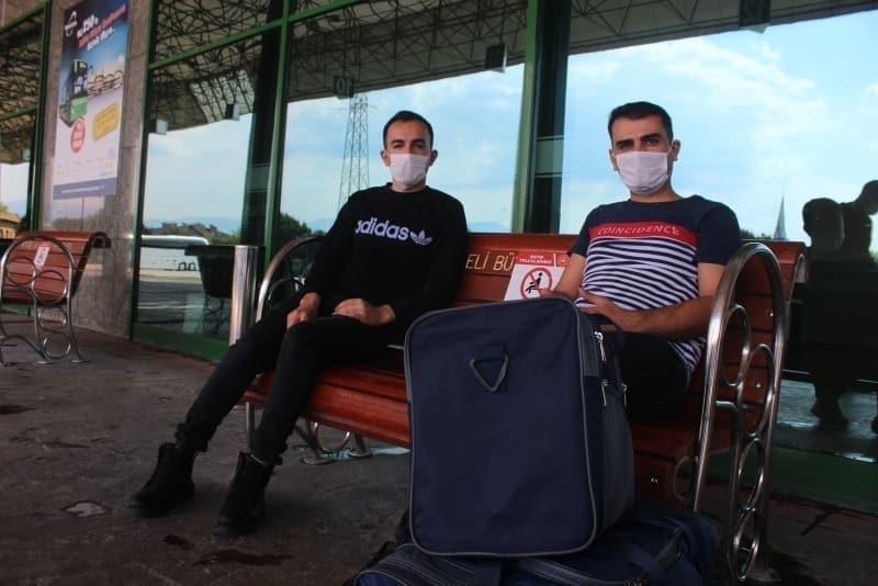 <p>SON DAKİKA! Ne zaman terhis olacaklarını bekliyorlardı... MSB onay verdi eve dönüşler başladı</p>