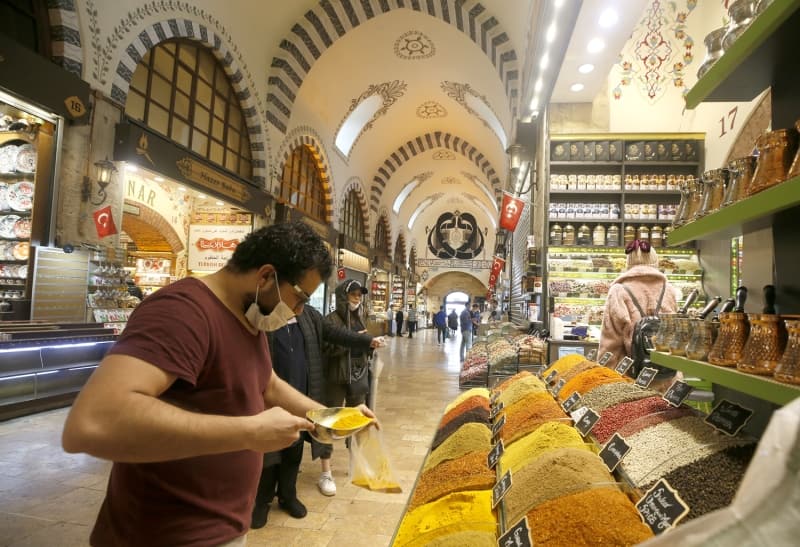 <p><b>- 'MÜCADELEYE DEVAM'</b><br></p>