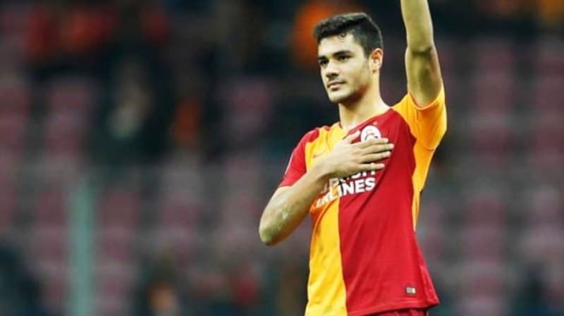 <p><b>'BÜLENT KORKMAZ İLE BÜYÜDÜK'</b></p><p><br></p><p>'Türkiye'de Bülent Korkmaz ile büyüdük, Galatasaray efsanesi, çok iyi bir oyuncuydu. Dünyadan bahsedersek, Van Dijk dünyanın en iyilerinden, onun stilini çok beğeniyorum, takip ediyorum.'</p>