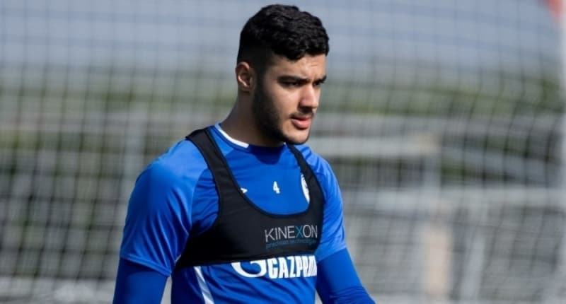 <p><b>'HEDEFLERİME ODAKLANDIM'</b></p><p><br></p><p>'Sevgilim yok, hedeflerime odaklandım ben. Gençler hiçbir zaman kendilerine inanmaktan vazgeçmesin, başkalarının dediğine kulak asmasın. Onlar isterse her şeyi başarabilirler, hedefleri adım adım koysunlar.'</p>