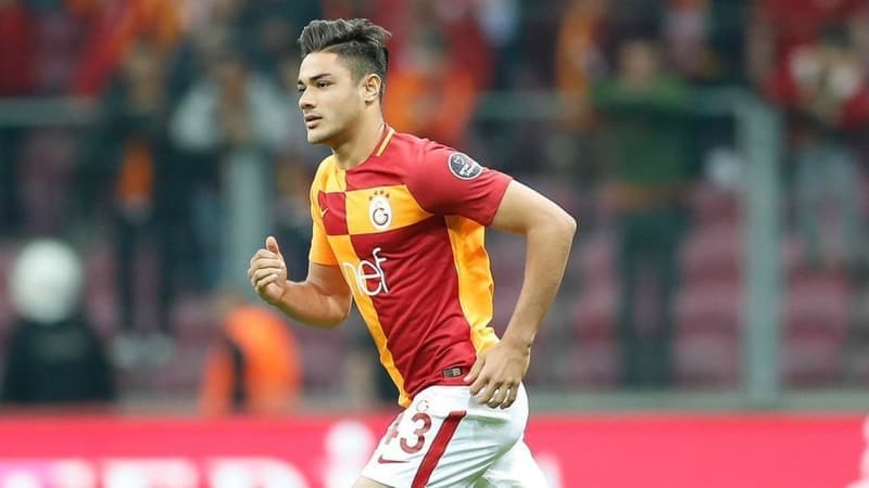 <p><b>'BİR ZAMANLAR MATEMATİK KAFAM VARDI'</b></p><p><br></p><p>Galatasaray Akademisindeyken, Fen Lisesini kazandım. Bir zamanlar matematik kafam vardı. Fen Lisesini bitirdim sonra Spor Bilimleri Fakültesine geçtim, Almanya'ya gidince dondurdum orayı. Öyle bir eğitim kariyerim oldu.</p>