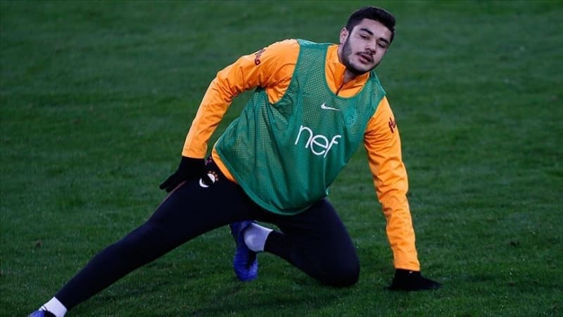 <p><b>'G.SARAY BENİM İÇİN APAYRI'</b></p><p><br></p><p>'Almanlar da futbolu çok seviyor ve Gelsenkirchen'de 62 bin kişi her hafta stadı doldurur ve desteğini verir ama Galatasaray apayrı benim için. 18 yaşında oynarken beni bağırlarına bastılar, desteklerini esirgemediler ve hala güzel mesajlar atıyorlar. Galatasaray taraftarının bendeki yeri ayrıdır.'</p>