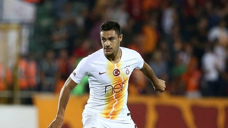 <p><b>FENERBAHÇE'DE OYNAR MI?</b></p><p><br></p><p>'Ben Galatasaraylıyım, bir gün Fenerbahçe'de oynama ihtimalim yok.'</p>