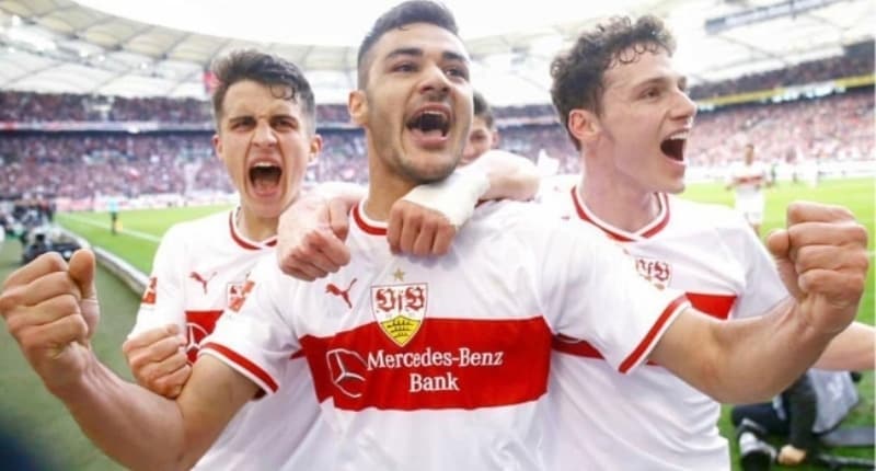 <p><b>'10 YIL SONRA HER KUPAYI İSTERİM'</b></p><p><br></p><p>'10 sene sonrasını düşünmek kolay değil, 10 sene öncesindeki bana sorsanız, şu anki halimi söyler miyim, bilmiyorum. Tabii ki 10 sene sonra her kupayı kaldırmak isterim.'</p>