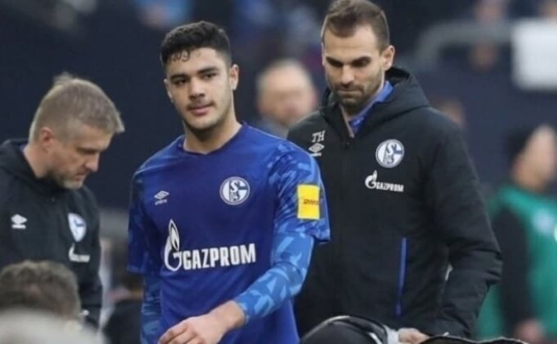 <p><b>'EURO 2020 İÇİN HEYECANLIYIM'</b></p><p><br></p><p>'Milli Takım çok güzel bir jenerasyonla geliyor. EURO 2020 ertelendi ama seneye sakat oyuncuların dönmesiyle daha güçlü bir takım olacağız. Eski Türkiye ruhu geri dönecek, ben çok heyecanlıyım EURO 2020 için artık.'</p>