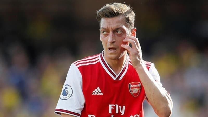 <p>Mesut Özil tek başına Fenerbahçe'yi şampiyon mu yapacak? Bunları söylüyorsunuz, sonra taraftar beklentiye giriyor. Olmayınca da tepki gösteriyor.</p>